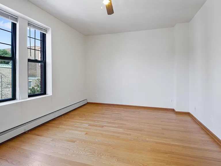 1435 E 53rd St #3E — Photo 11