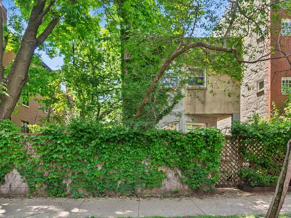 925 W Wolfram St, Chicago, IL 60657