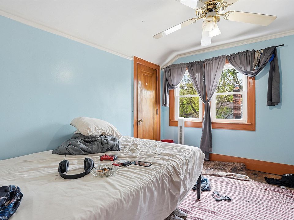 22454 Pleasant Ave, photo 13
