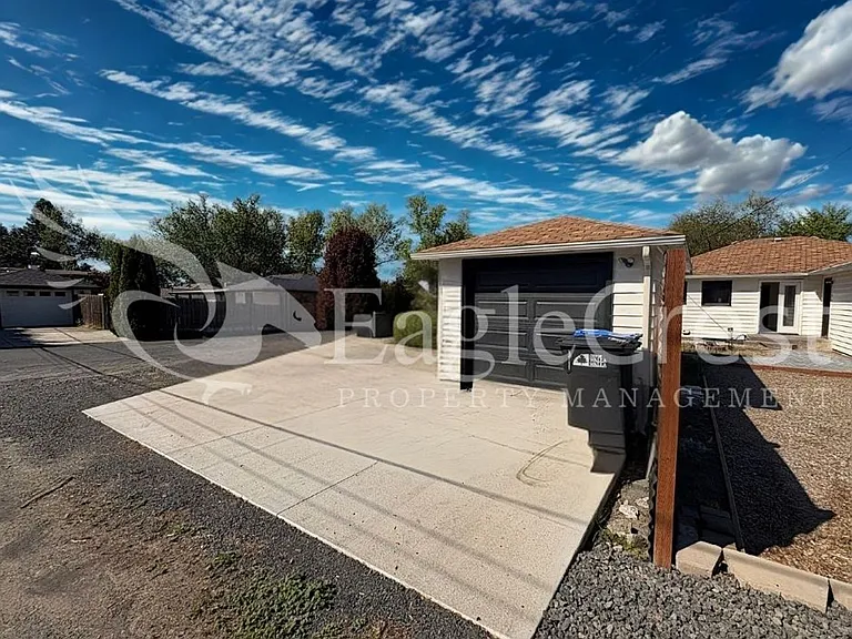 1339 Modoc St — Photo 53
