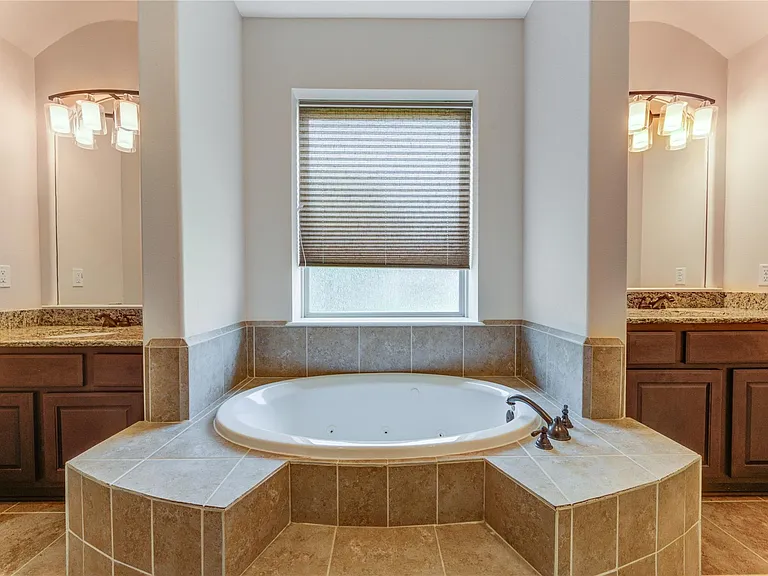 1335 Altavilla Ln — Photo 26