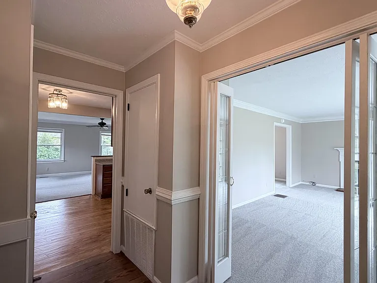 725 Wildflower Ln — Photo 5