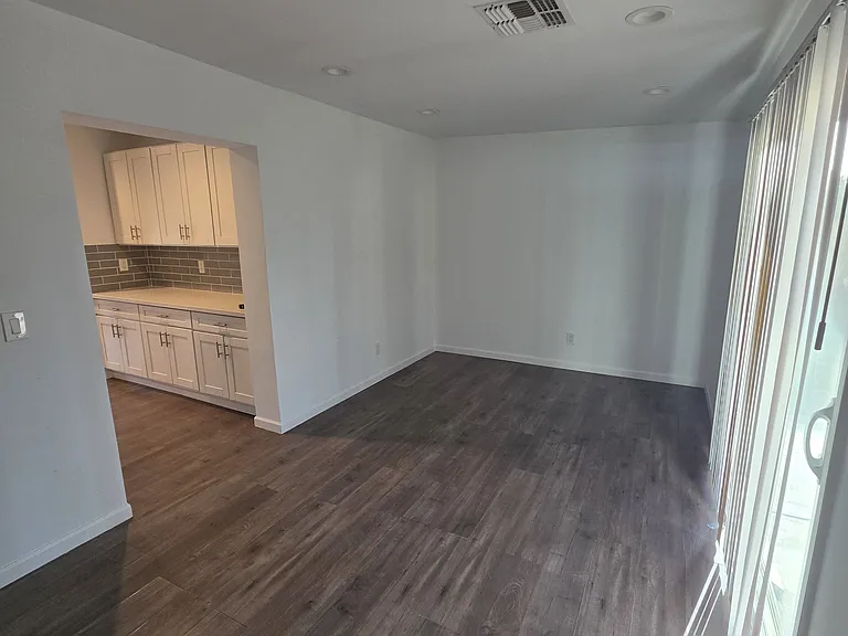 2238 E Mulberry Dr — Photo 6