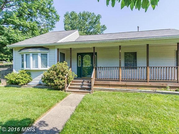 4th image of 2148 Pimmit Dr