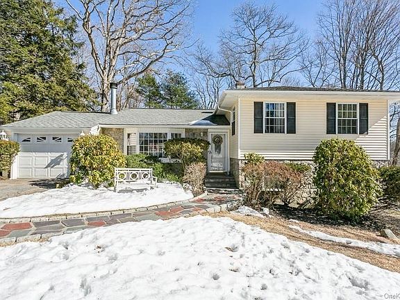 2nd image of 504 Woodland Ct