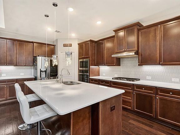 2nd image of 2316 Pinehurst Dr