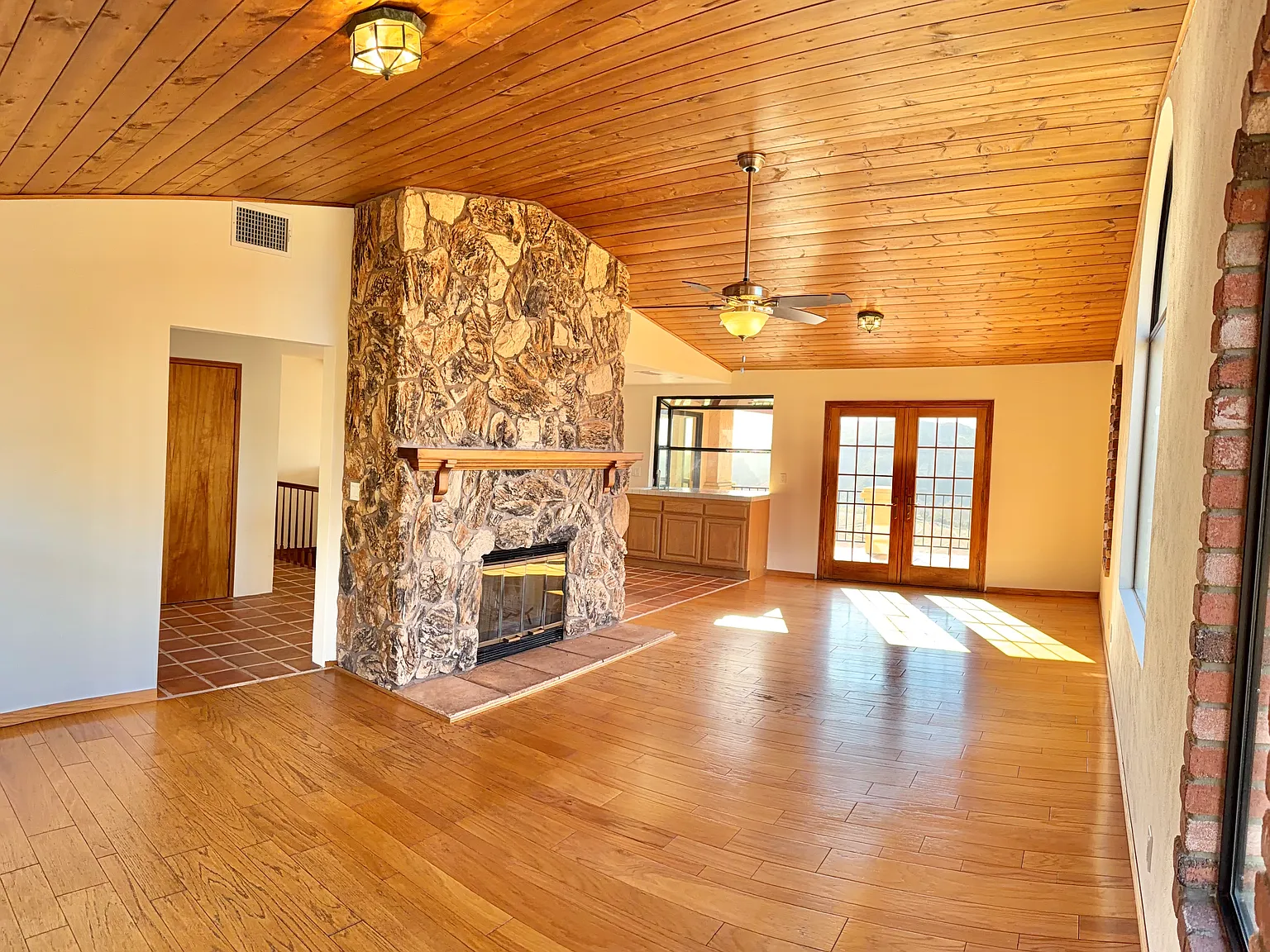 4 bed, 3624 sqft, $5,200 — Photo 4