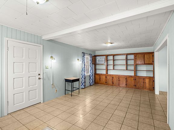 3rd image of 121 Hog Farm Rd