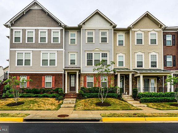 3rd image of 114 Anthem Ave