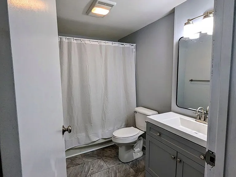 1402 West Sycamore St. — Photo 4