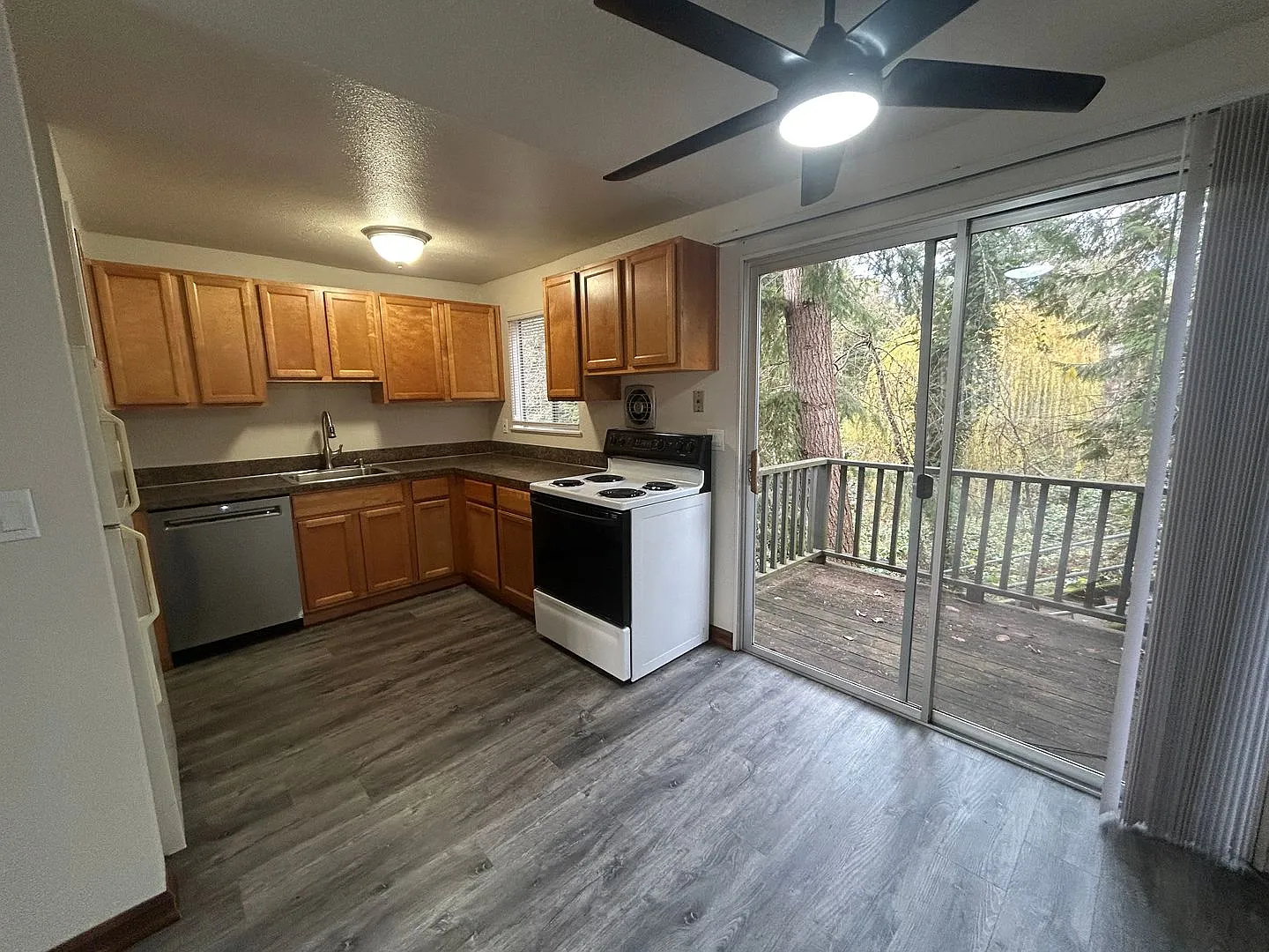 #374 Creekside Apartments — Photo 3