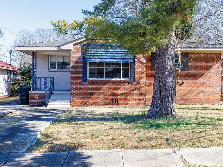 4329 Harmon St — Photo 4