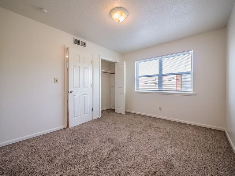 Campus View Apartments — Photo 36