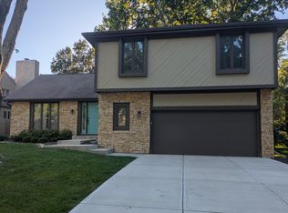 8936 Twilight Ln, Lenexa, KS 66219