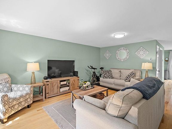 2nd image of 320 Portsmouth Avenue