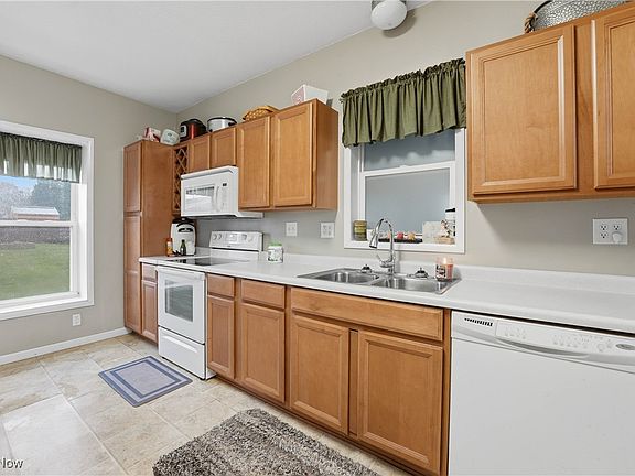 3rd image of 9389 Maple Ave SE