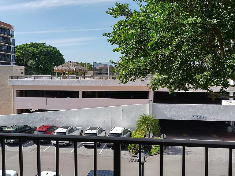 899 Jeffery St #402 — Photo 31