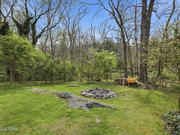 5th image of 799 Haynes Rd
