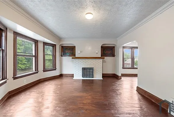 3 bed, 1296 sqft, $1,549 — Photo 2