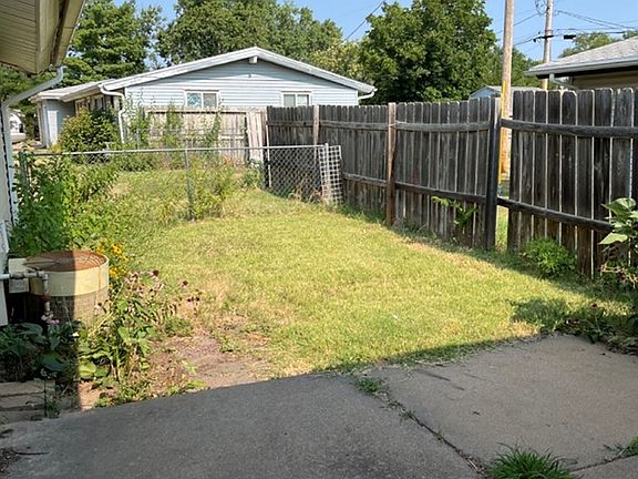 3rd image of 1320 Crescent Dr