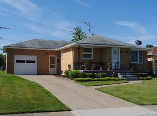 31 Brinker Rd, Lackawanna, NY 14218