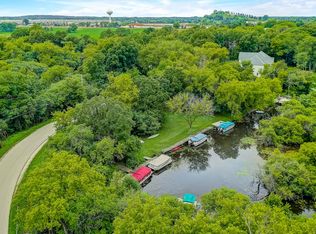 3740 Crescent Dr, Oconomowoc, WI 53066