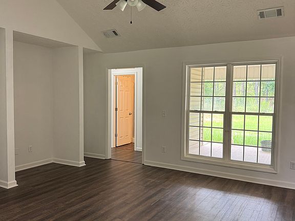 3rd image of 39 Joyce Dr