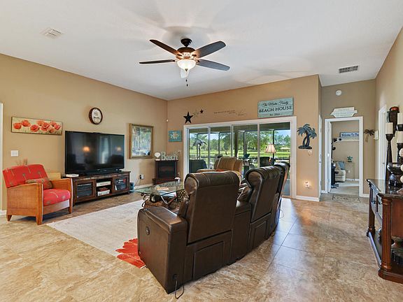 5th image of 321 Palazzo Cir