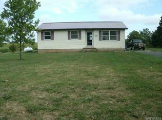 9761 Pearson Rd, Middleport, NY 14105