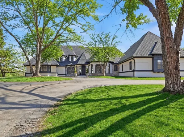 1000 Old Crystal Bay Rd S, Wayzata, MN 55391