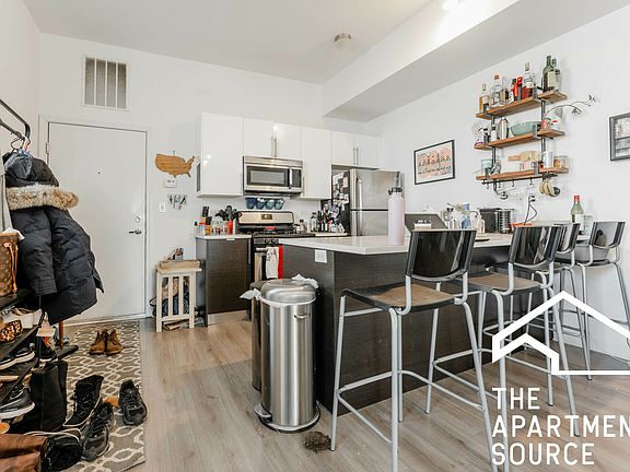 4th image of 2022 S Throop St #4W