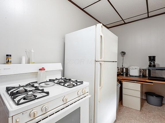 5th image of 320 Woodlawn Ave