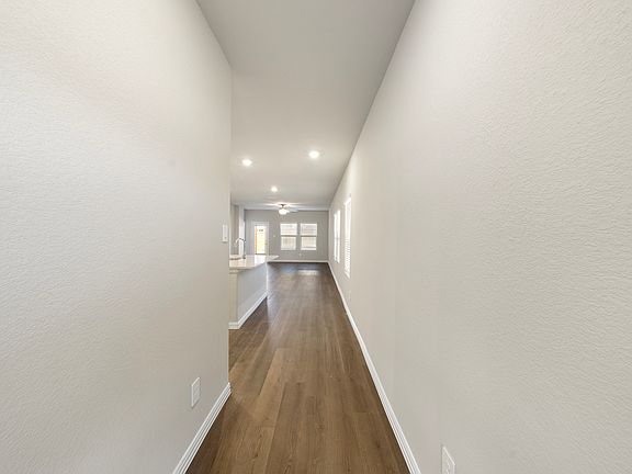5th image of 704 Lullaby Ln