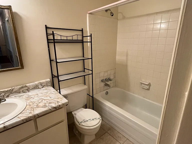 105 W Mockingbird Ln — Photo 9