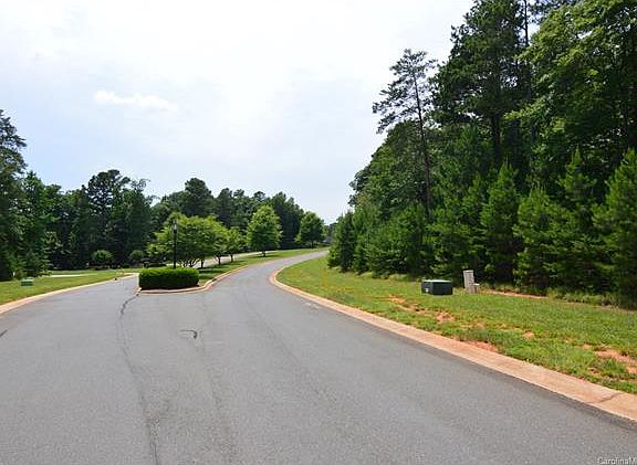 2nd image of 3224 Ashwood Park Dr