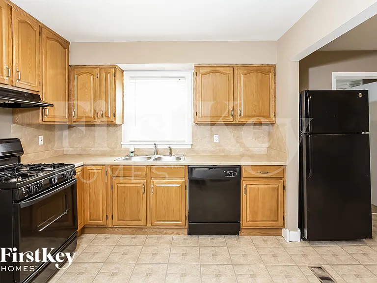 1290 Washington St — Photo 7