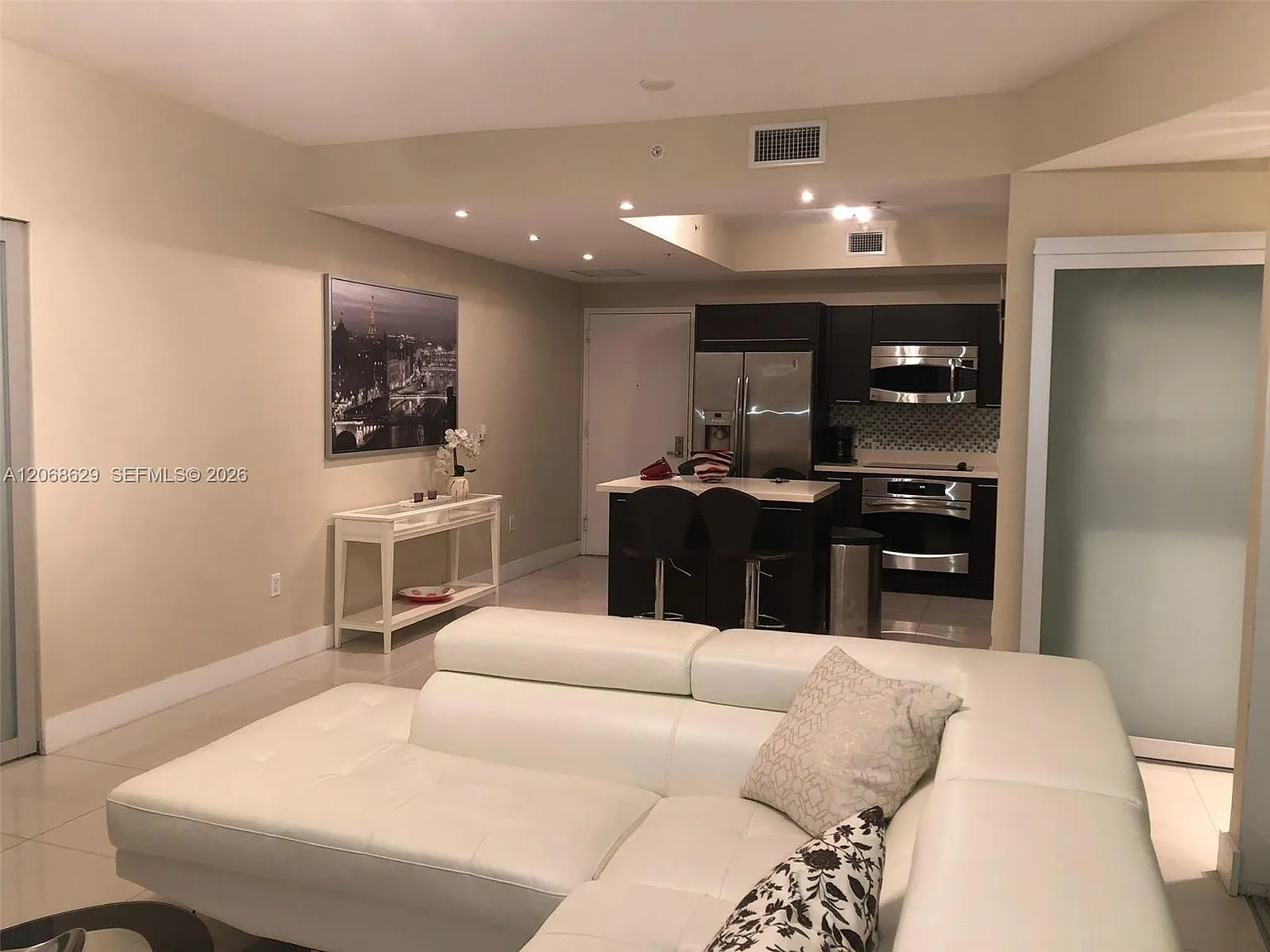 Ivy Condo — Photo 4