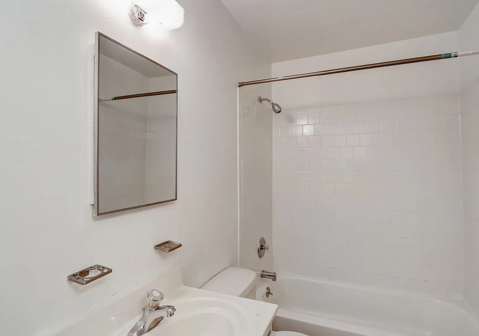 Hillsdale Manor Apartments — Photo 4