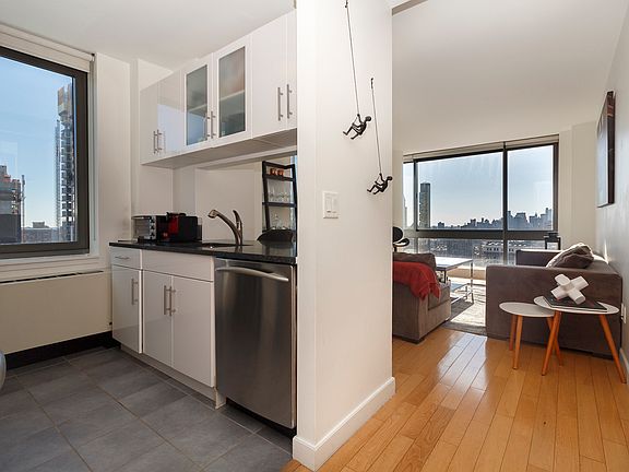 2nd image of 9 W 31st St APT 11