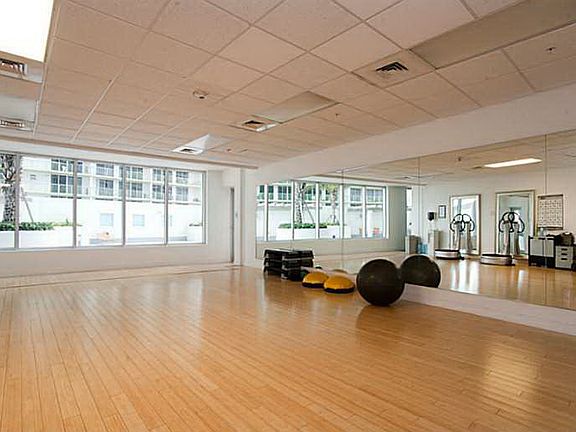 4th image of 1750 N Bayshore Dr APT 2724