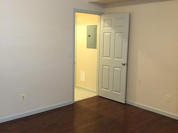 Large Bedroom 13 x 13ft