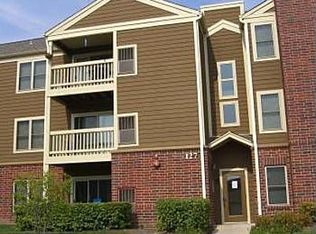 206 Glengarry Dr APT 105, Bloomingdale, IL 60108