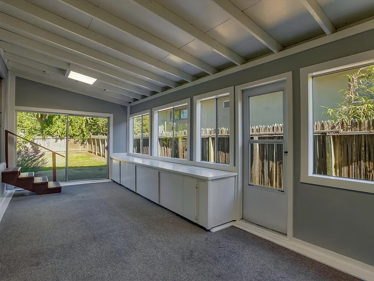 415 Bay Rd — Photo 24