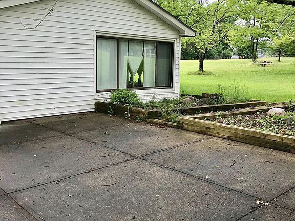 2nd image of 701 East Dr