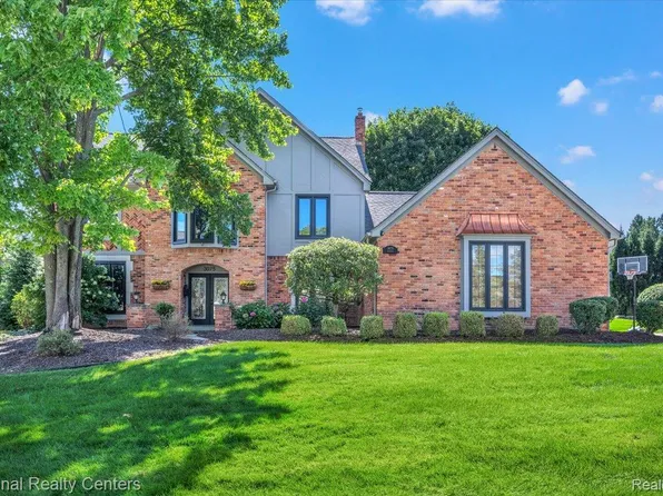 3075 Glengrove Dr, Rochester Hills, MI 48309