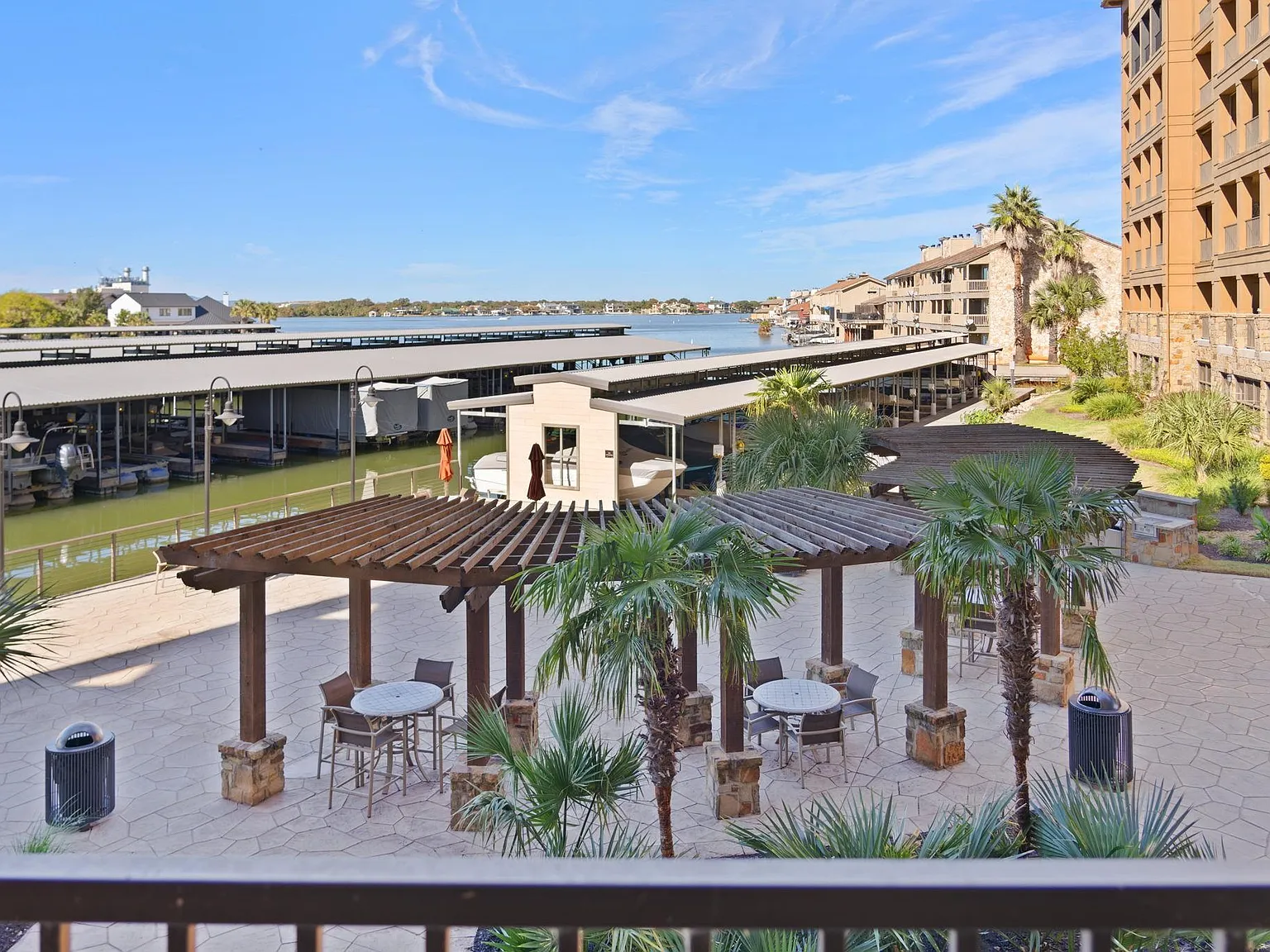 3 bed, 2.0 bath, 1344 sqft, $3,500 — Photo 4