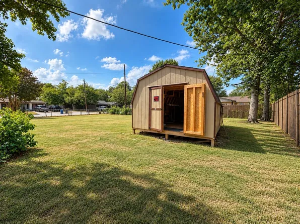 2921 Charles Dr, Garland, TX 75041
