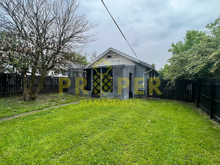 2328 Greenway St — Photo 3