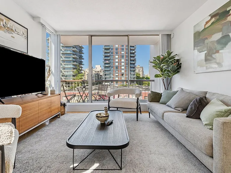 1251 Jervis St — Photo 30