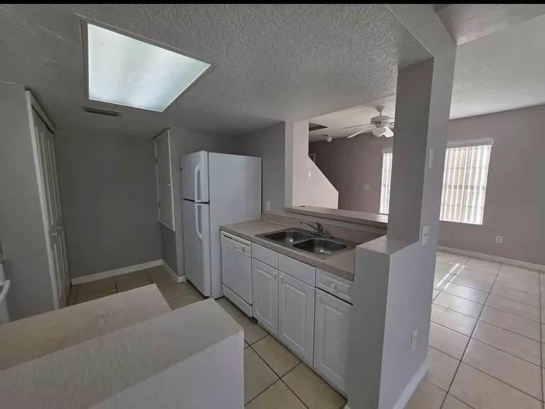 406 Washington Palm Loop #1 — Photo 8